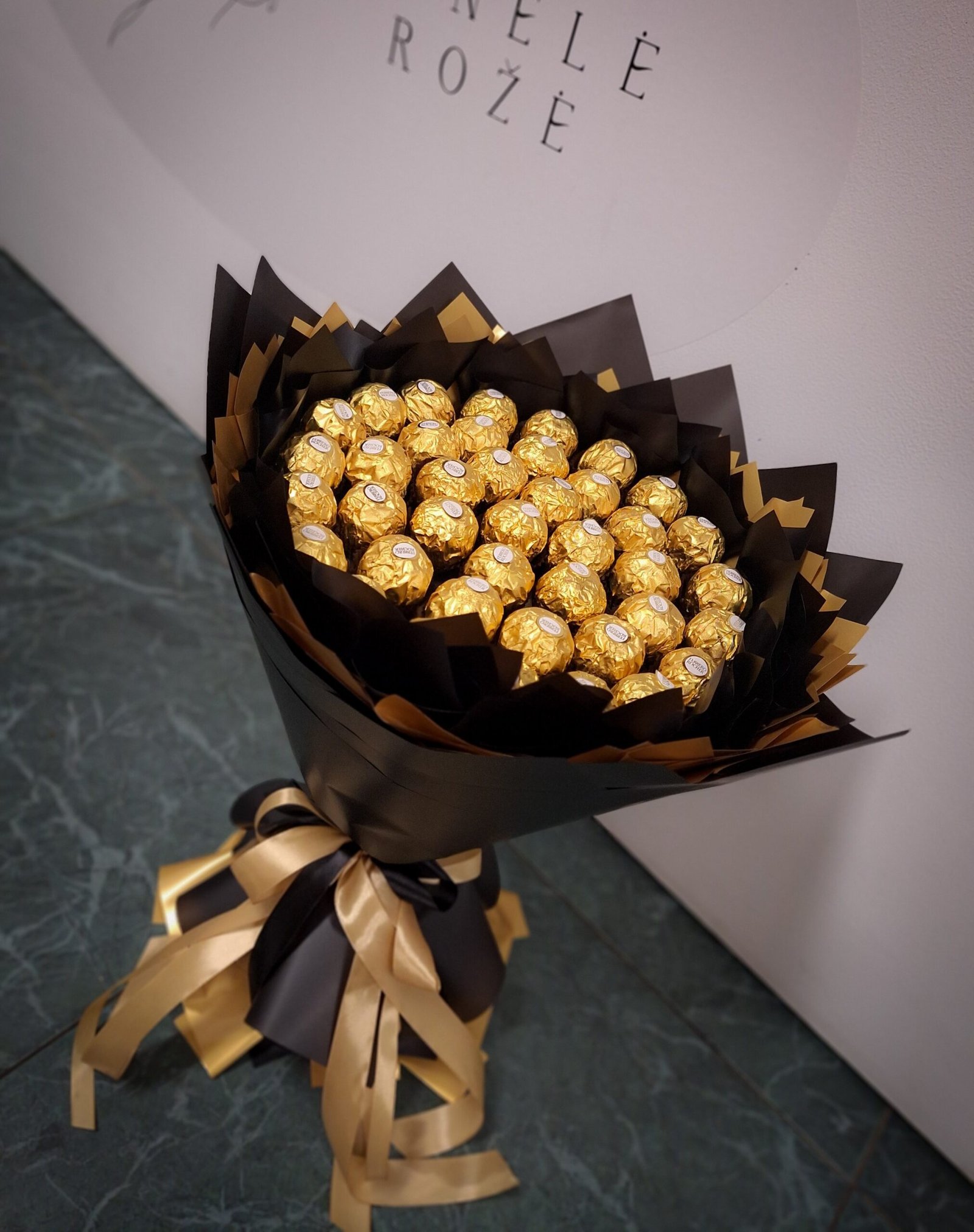 Pastatoma prabangi Ferrero Rocher puokštė - Image 2