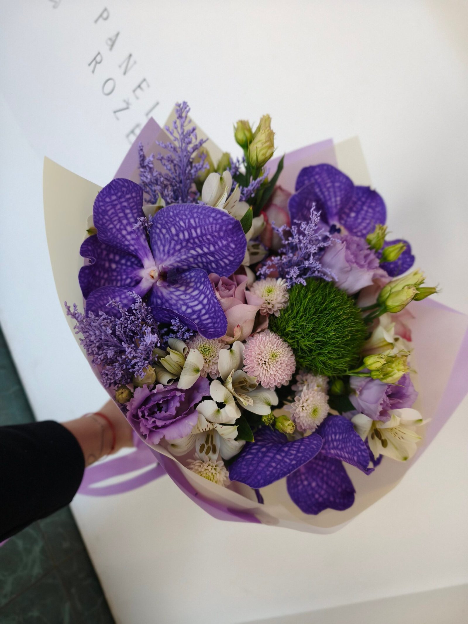 Puokštė su orchidejomis Vanda